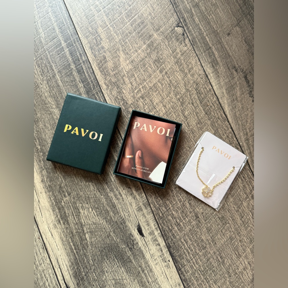 NWT PAVOI 14K Gold Plated Four Leaf Clover Pendant Mother of Pearl Necklace